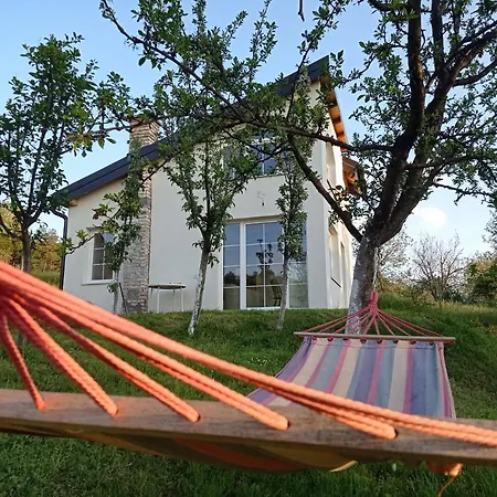 Vikendica Smokvica 斯雷姆斯基卡尔洛夫奇