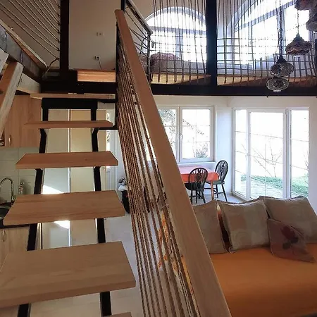 Vikendica Smokvica * 斯雷姆斯基卡尔洛夫奇