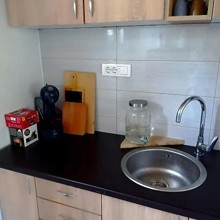 Vikendica Smokvica 斯雷姆斯基卡尔洛夫奇