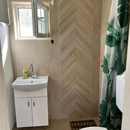 Vikendica Smokvica * 斯雷姆斯基卡尔洛夫奇